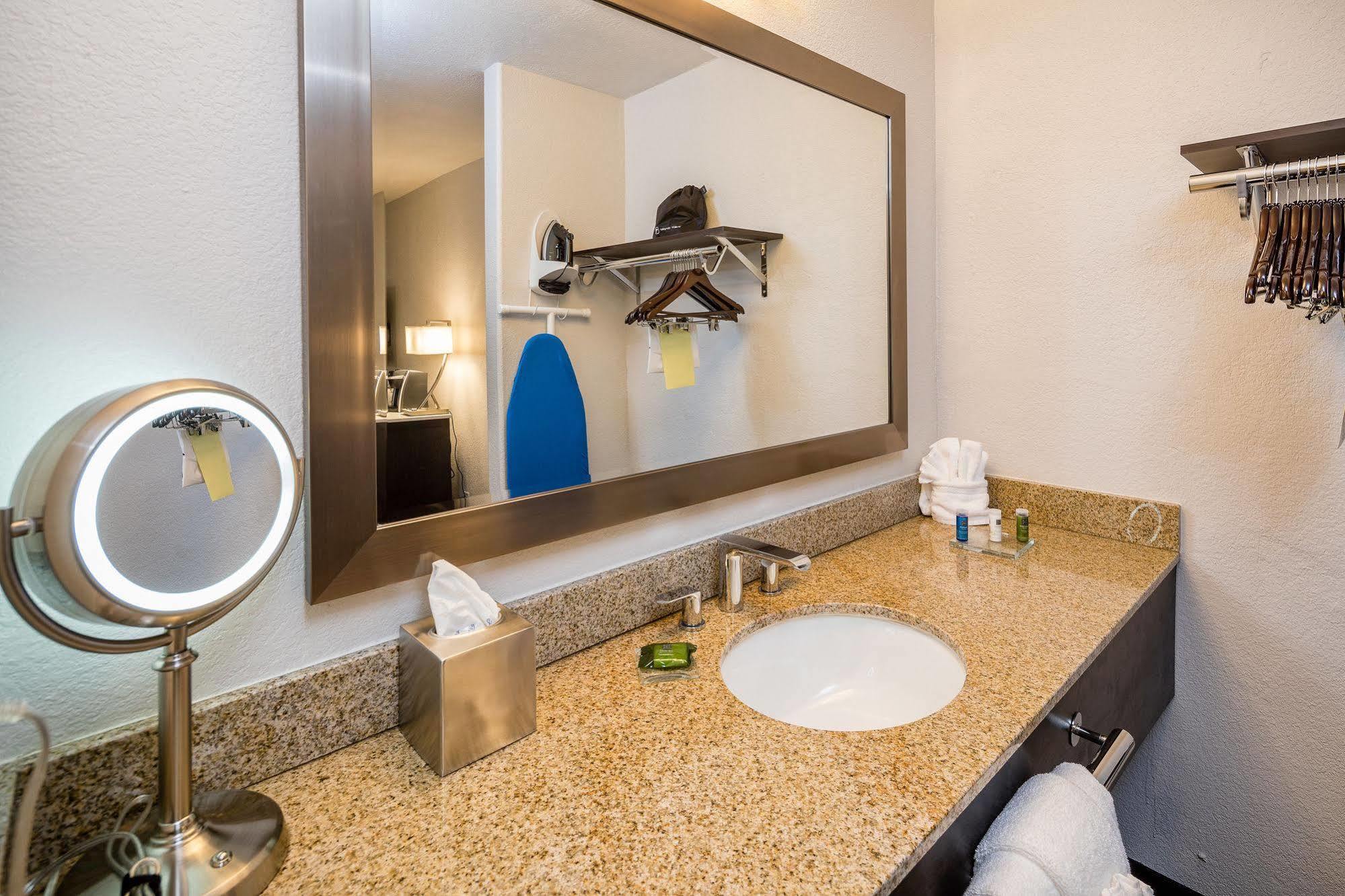 Radisson Hotel Oakland Airport Екстер'єр фото