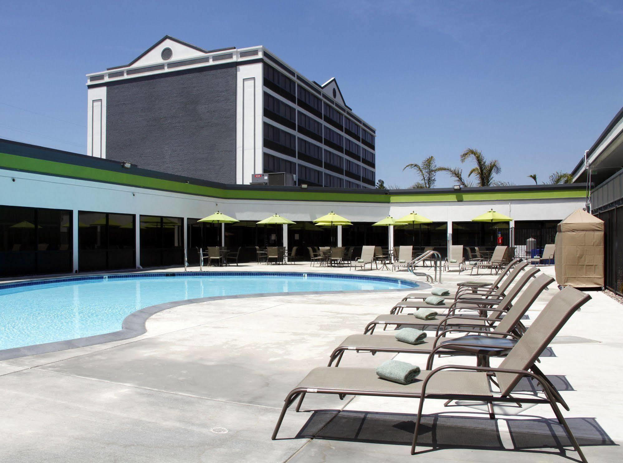 Radisson Hotel Oakland Airport Екстер'єр фото