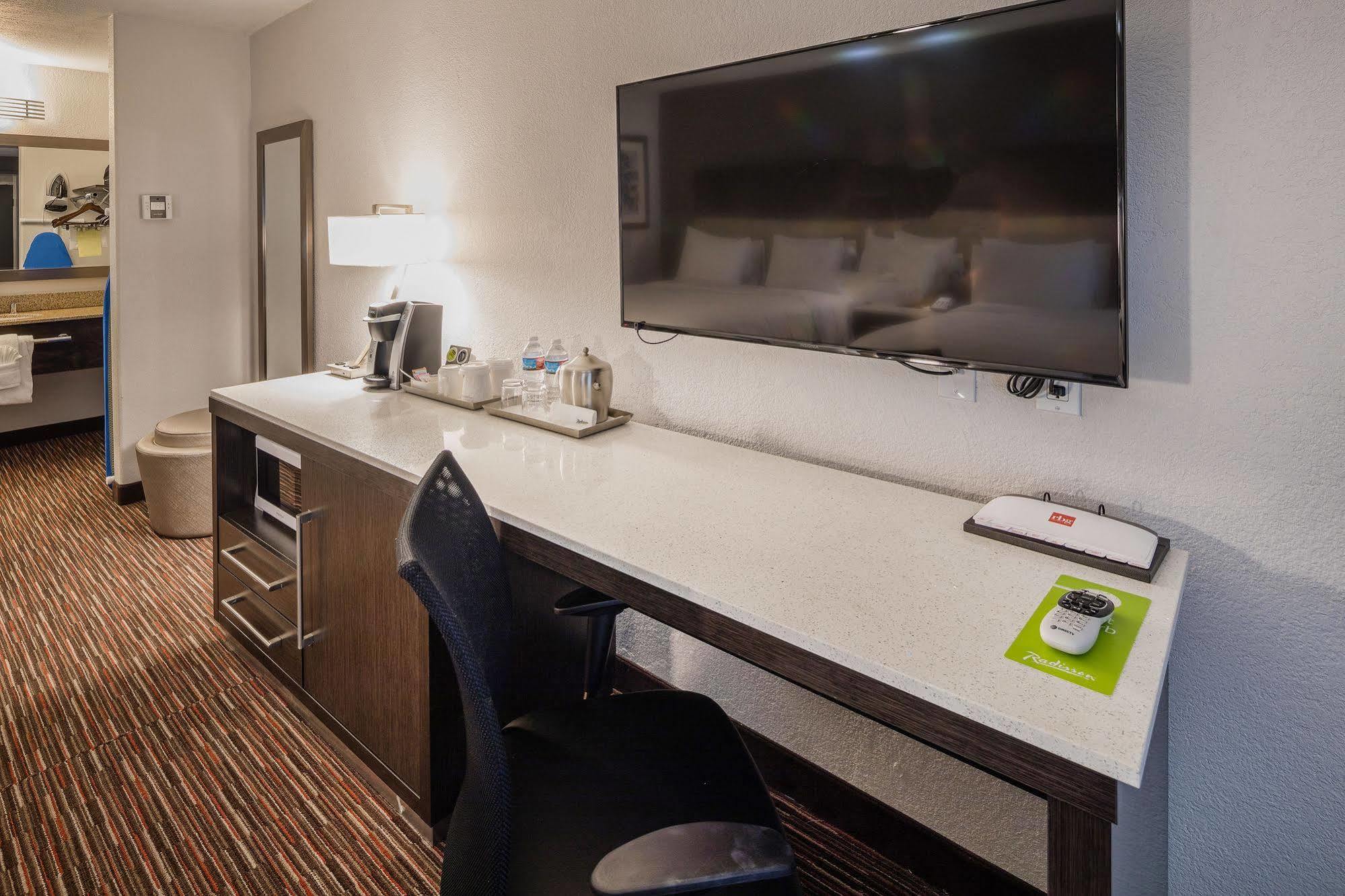 Radisson Hotel Oakland Airport Екстер'єр фото