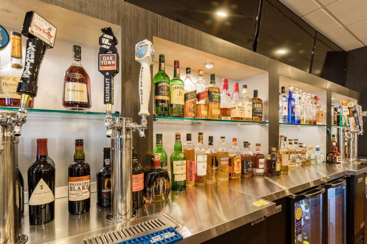 Radisson Hotel Oakland Airport Екстер'єр фото